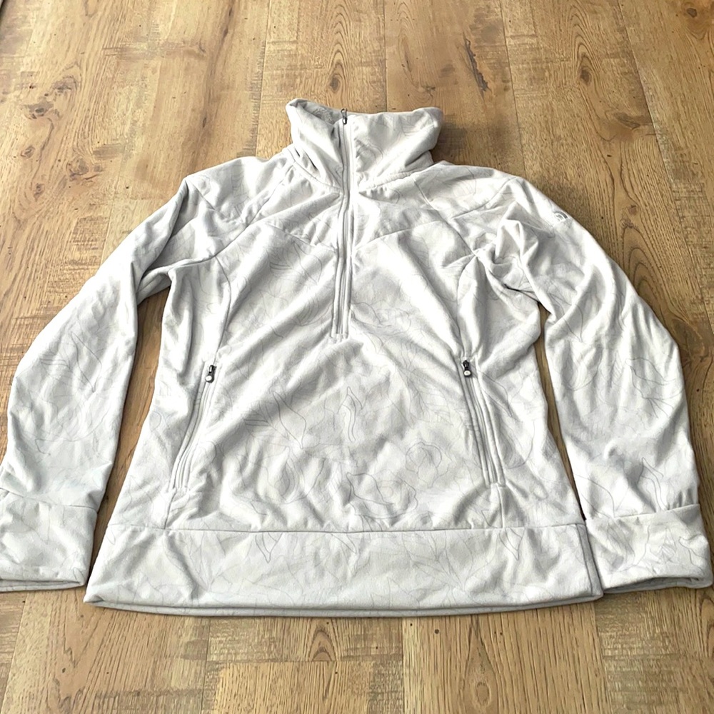 North Face 1/4 zip fleece with soft inner lining.